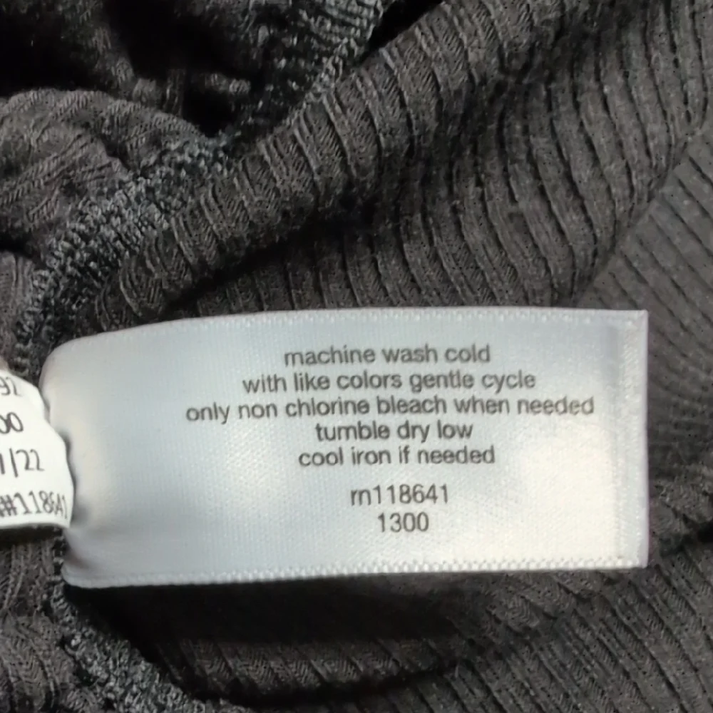 NWOT Lane Bryant Fitted Cut-Out Neck Side Ruched Top - Picture 5 of 5